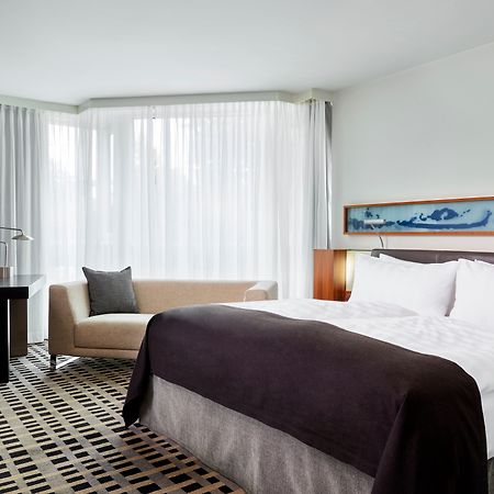 Intercontinental Berlin By Ihg Hotel Екстериор снимка A room at the hotel