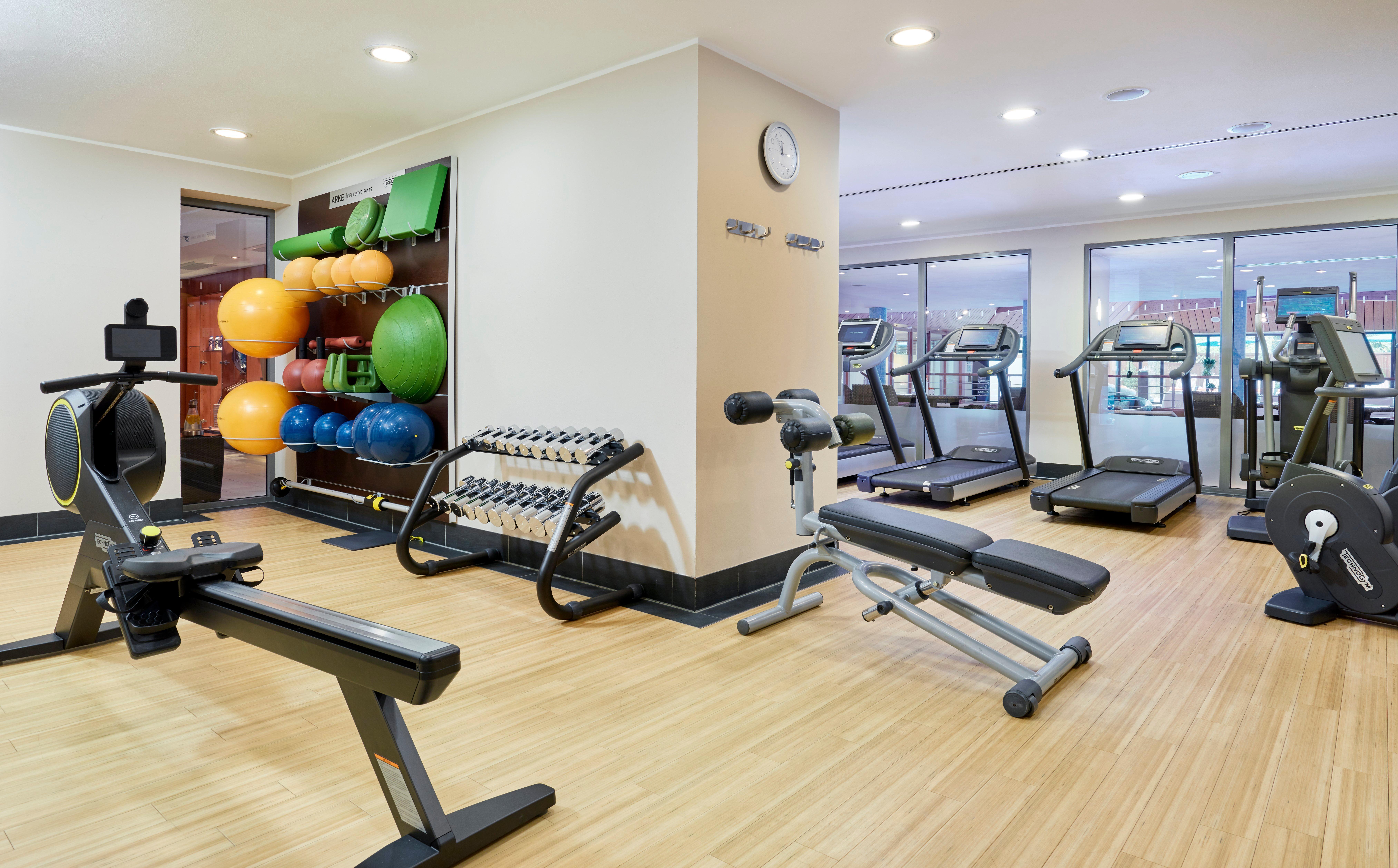 Intercontinental Berlin By Ihg Hotel Екстериор снимка The gym at the hotel