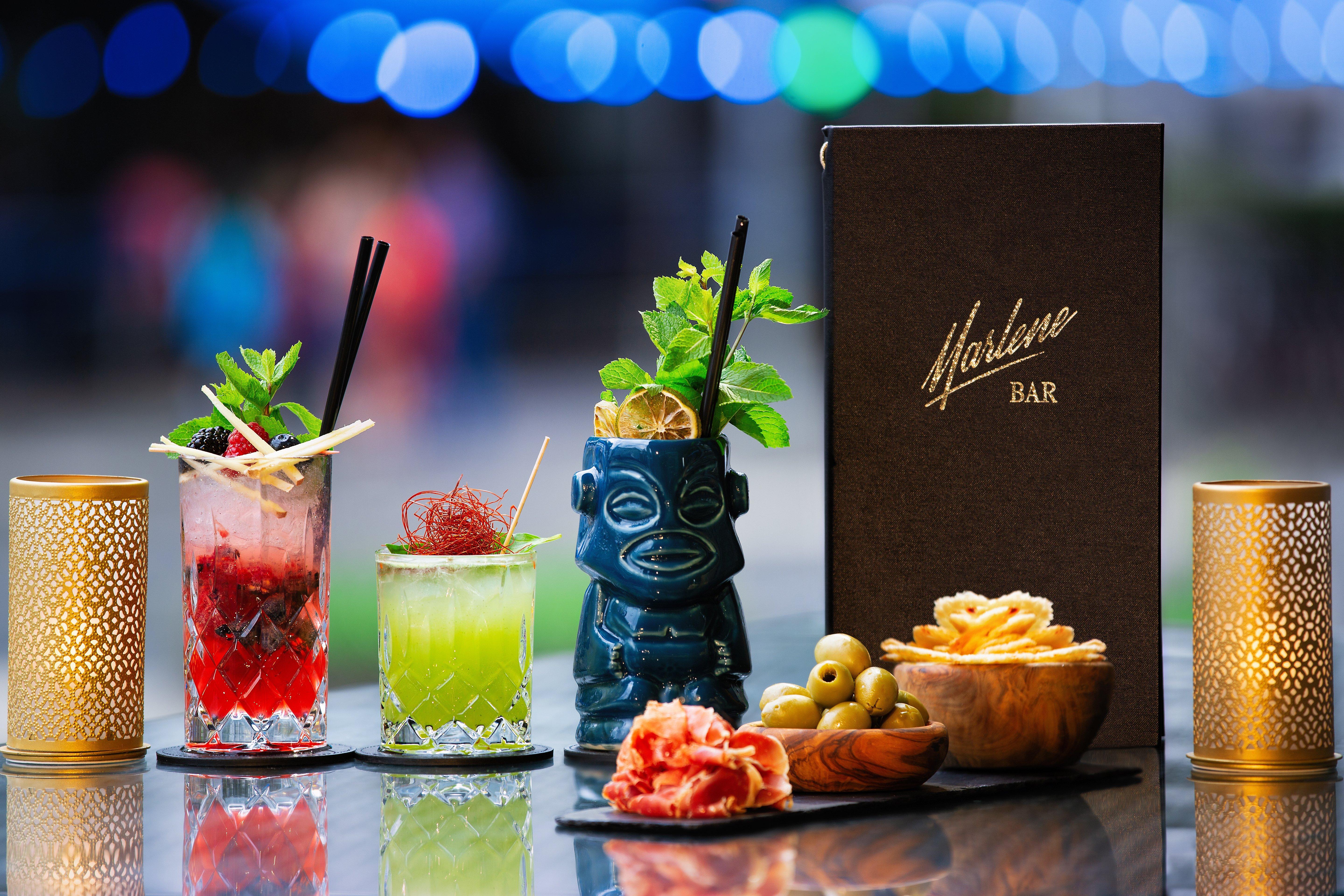 Intercontinental Berlin By Ihg Hotel Екстериор снимка A selection of cocktails at the bar