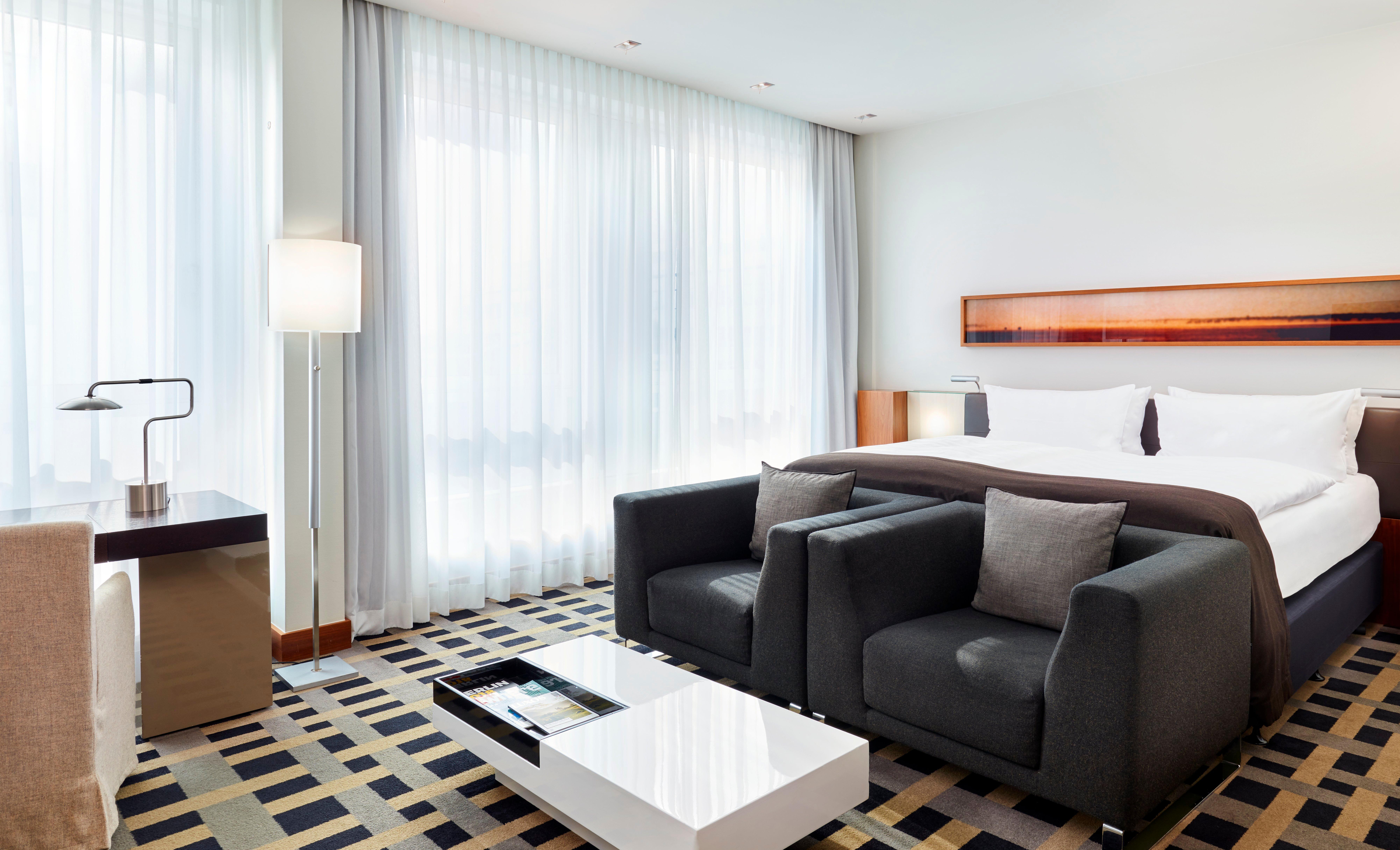Intercontinental Berlin By Ihg Hotel Екстериор снимка A room at the hotel