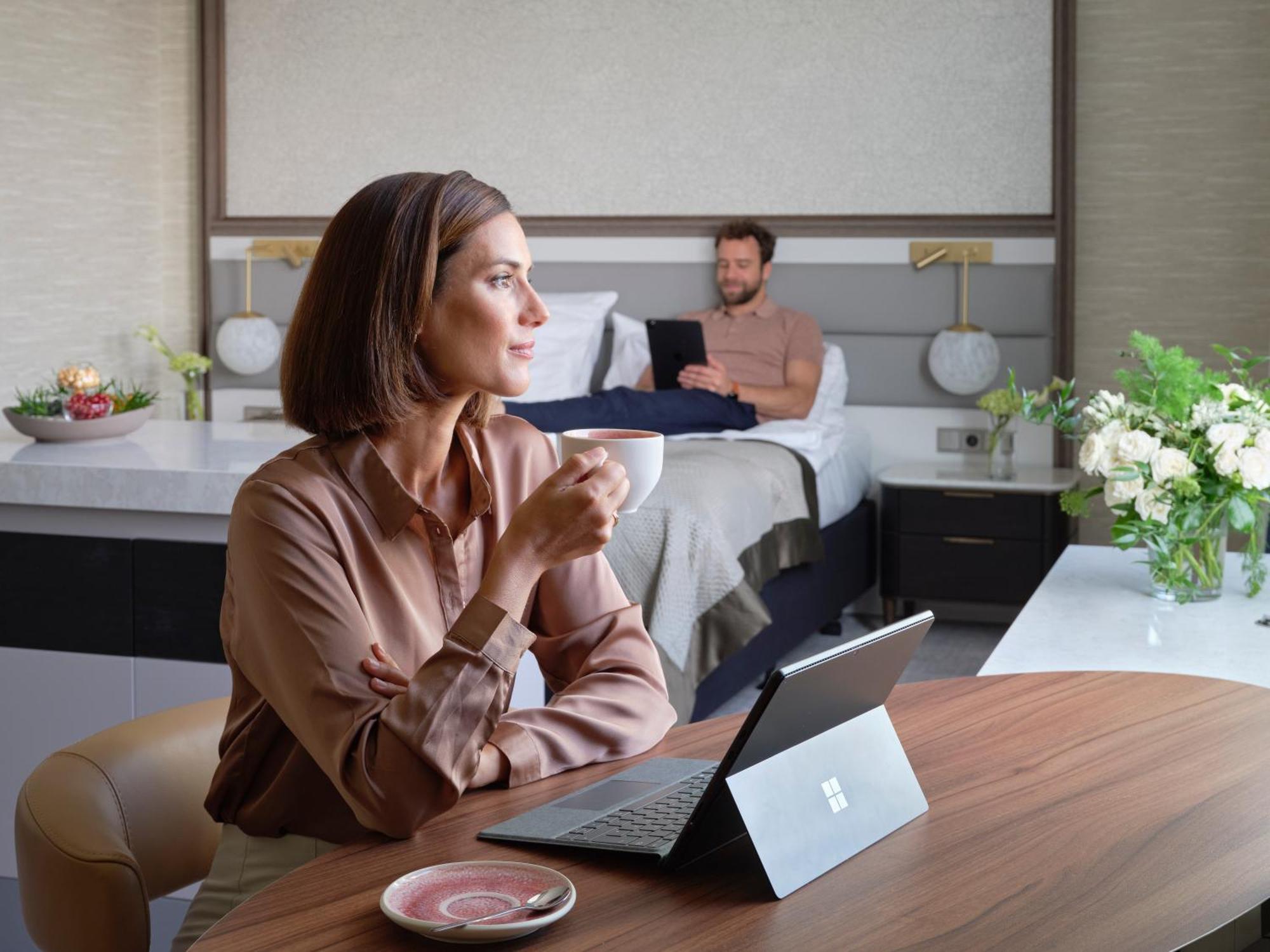 Intercontinental Berlin By Ihg Hotel Екстериор снимка A woman using a Microsoft Surface Pro 4
