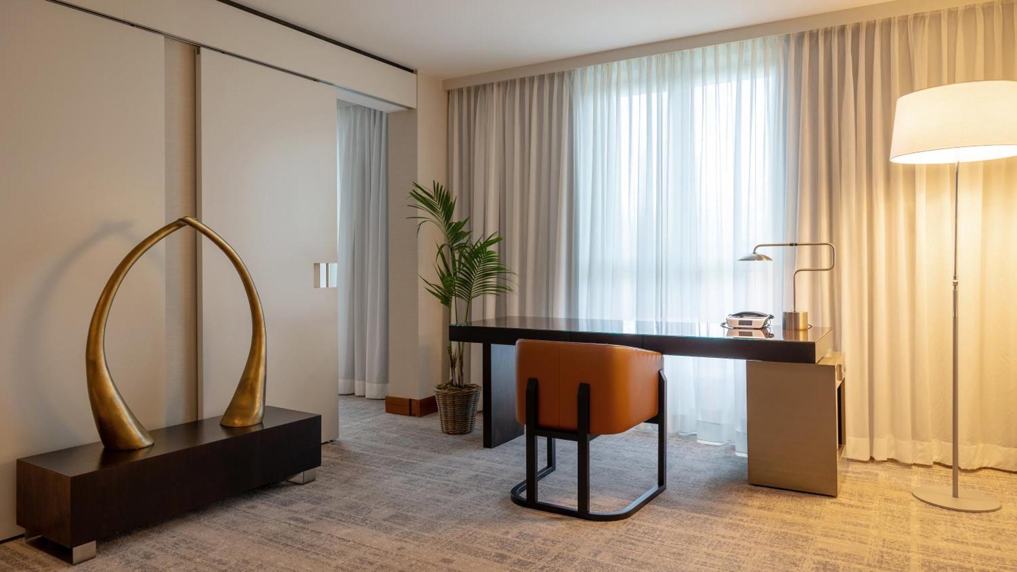 Intercontinental Berlin By Ihg Hotel Екстериор снимка A room at the hotel