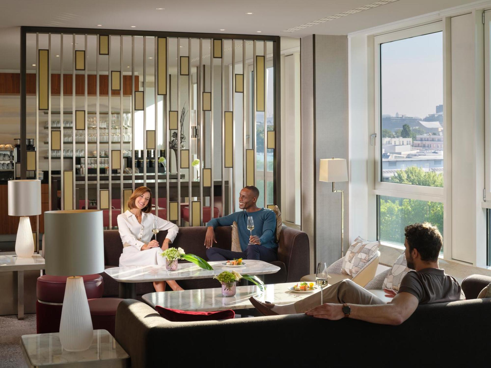 Intercontinental Berlin By Ihg Hotel Екстериор снимка The lounge at the airport